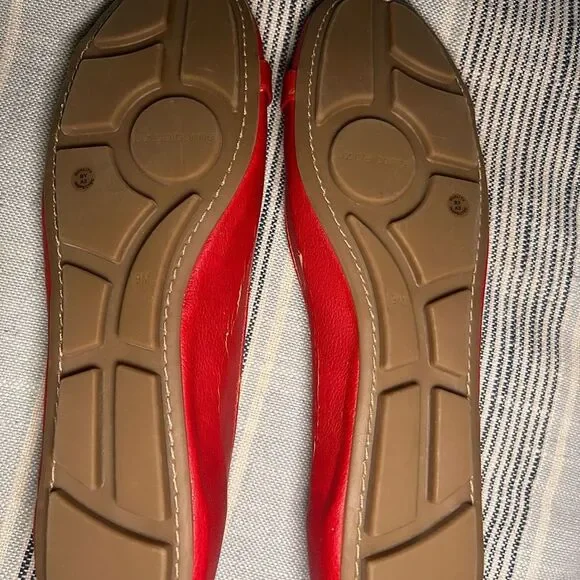 Liz Claiborne Red Leather Driver Flats Gold Logo Medallion Size 9M - Picture 5 of 6